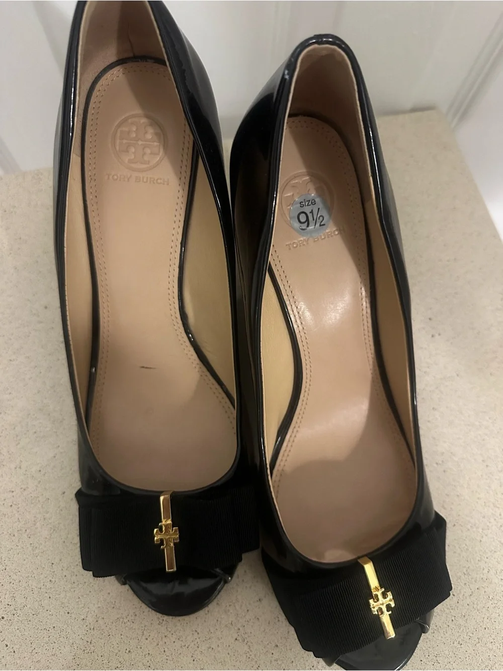 Tory Burch Black Patent Leather Bow Peep-Toe Pumps – Size 9.5